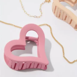 AEO Matte Heart Claw Clip