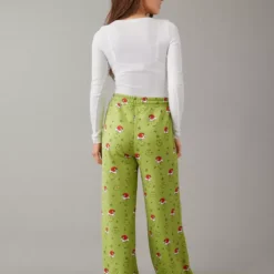 AE Grinch Fleece Wide-Leg PJ Pant 5 AE Grinch Fleece Wide-Leg PJ Pant -Drape Mode Sales 0575 2955 300 ob