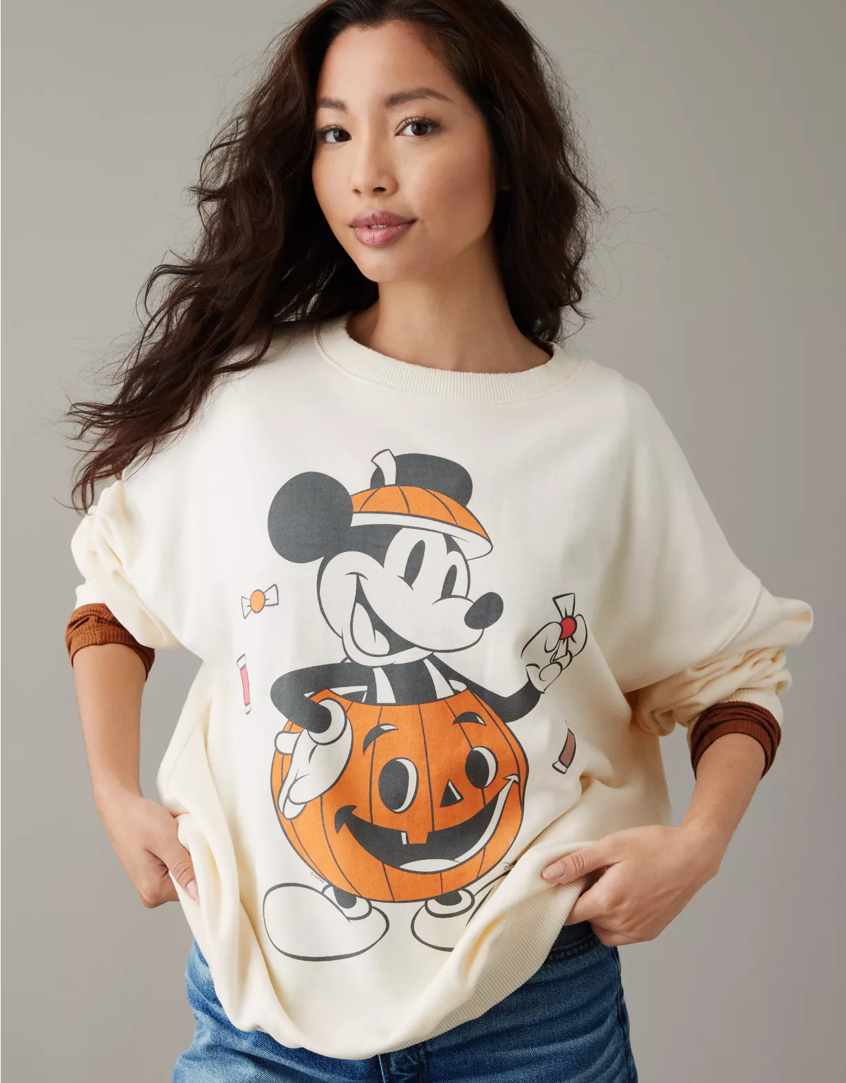AE Oversized Halloween Mickey Graphic Sweatshirt 1 AE Oversized Halloween Mickey Graphic Sweatshirt