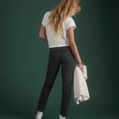 AE77 Premium Straight Crop Jean 5 AE77 Premium Straight Crop Jean -Drape Mode Sales 7302 4558 081 ob