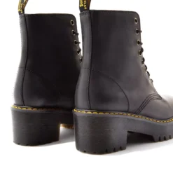 Dr. Martens Women's Shriver Boot 5 Dr. Martens Women's Shriver Boot -Drape Mode Sales 7411 4963 001 d1