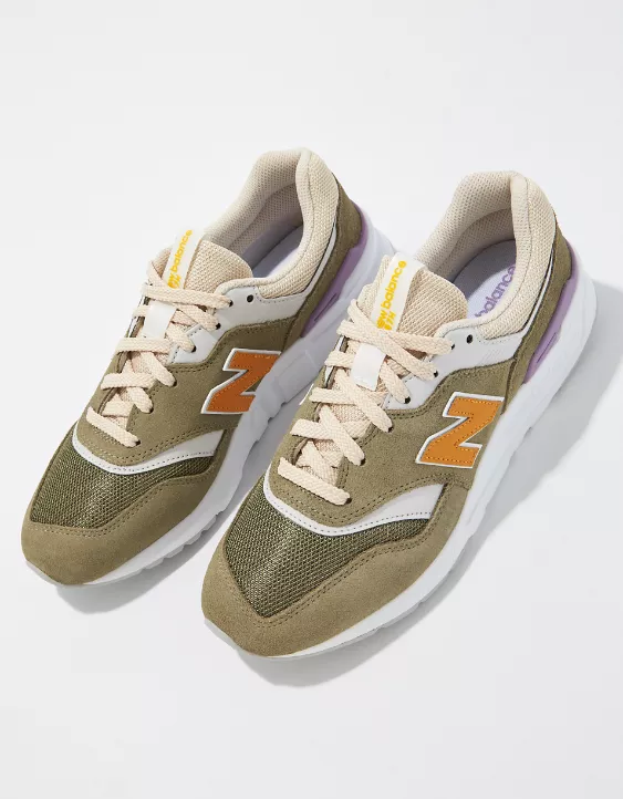 New Balance Women's 997H Sneaker 2 New Balance Women's 997H Sneaker - Image 2